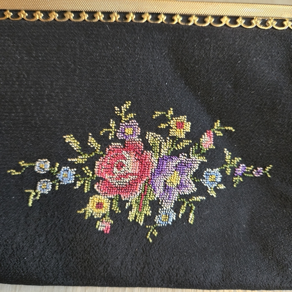 Vintage Black Floral Embroidered Clutch - Picture 3 of 5